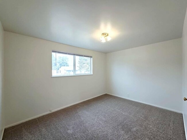 Building Photo - Two Bedrooms & One Bathroom Home $100.00 o...