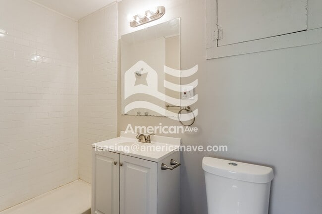 Building Photo - 608 Jerry Coleman St