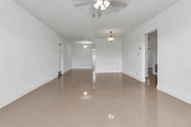 Building Photo - 1049 NW 30th Ct