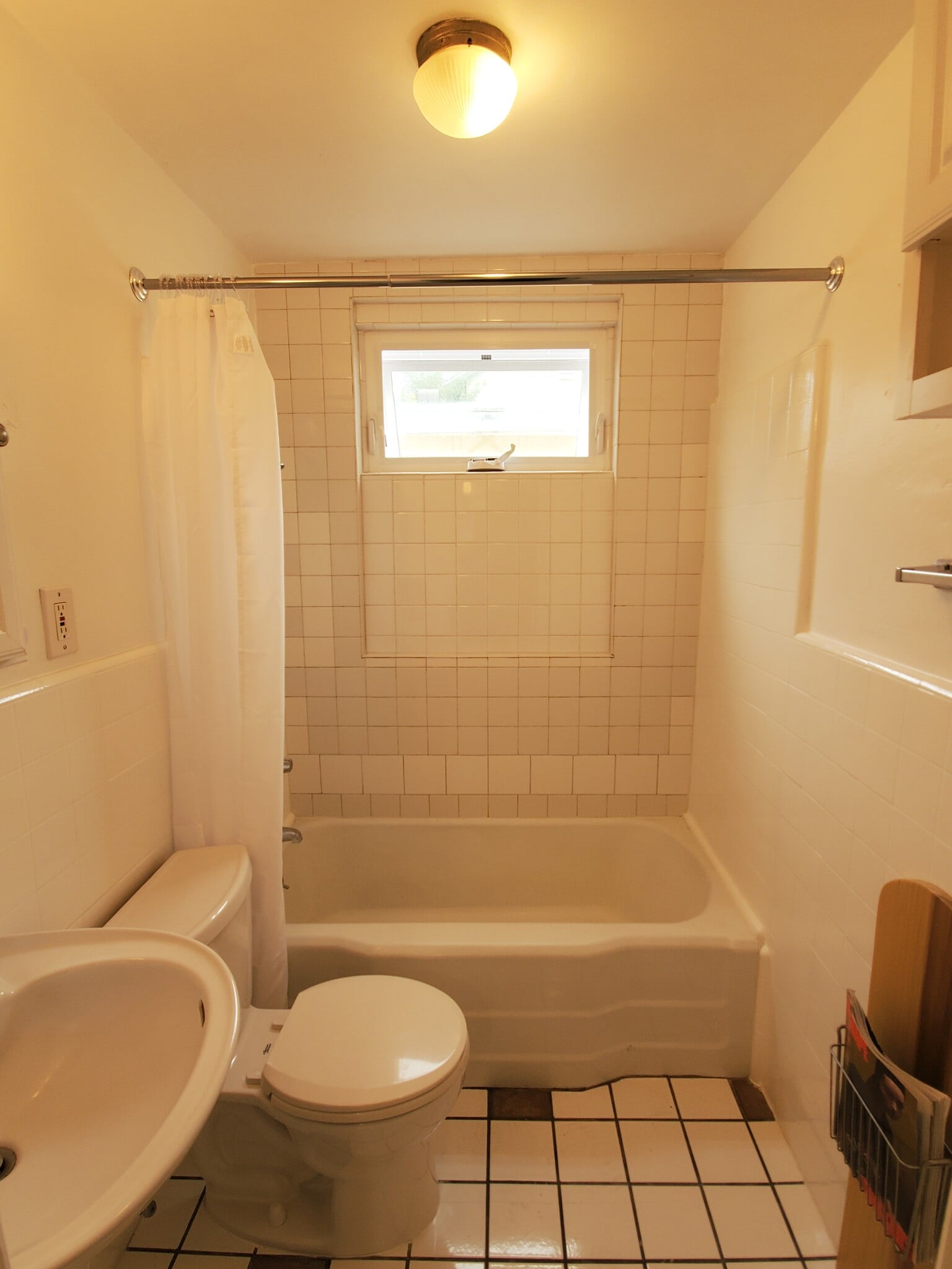Bath - 663 Marine St