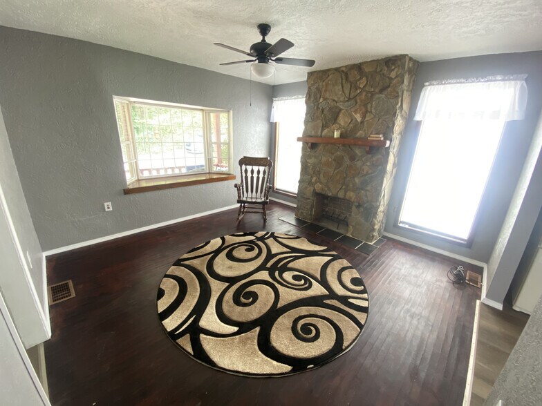 Living Room - 132 Clara St