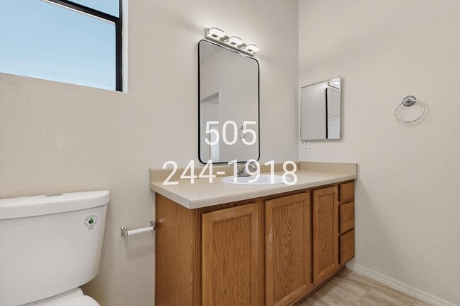 Building Photo - 1121 Meadowlark Way SE