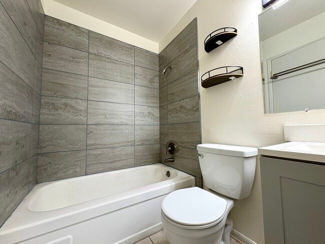 Building Photo - Beautiful updated 2 Bedroom 1 Bathroom Located in Sacramento