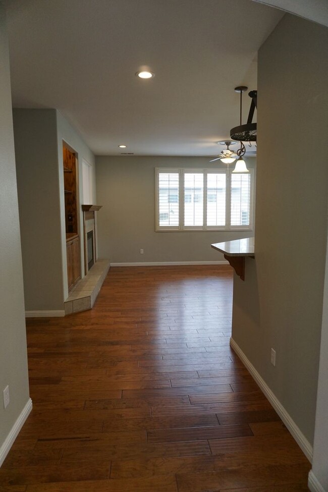 Building Photo - 10591 Iron Point Cir