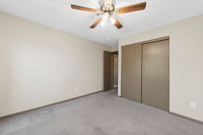 Building Photo - 1070 University Dr