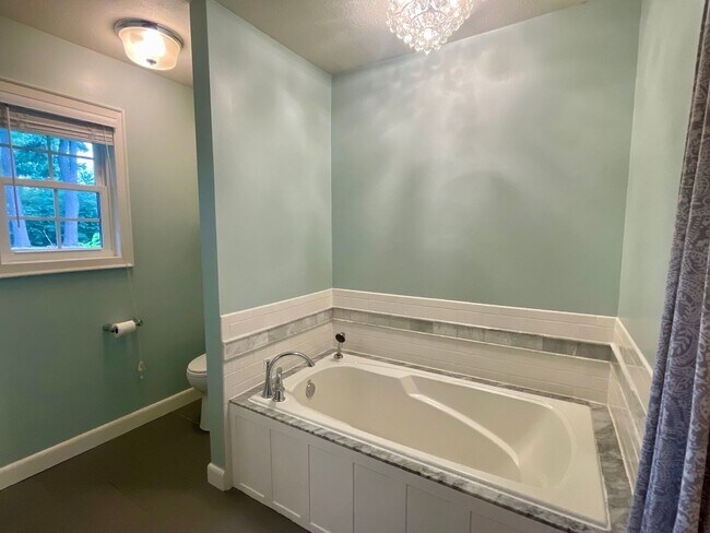 Building Photo - Turnkey Renovated Home!