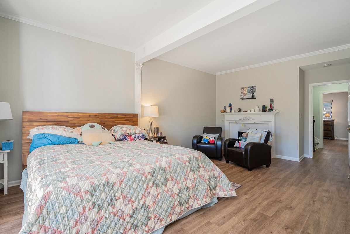 Building Photo - 3813 Paces Ferry W