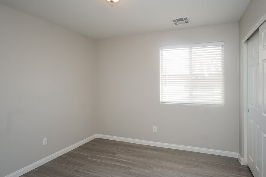 Building Photo - 1136 Lilac Charm Ave