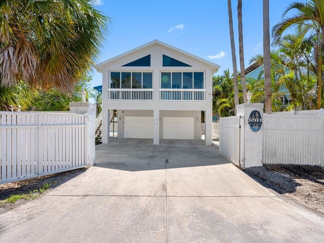 Building Photo - JUST REDUCED- $500 OFF FIRST MONTHS RENT!