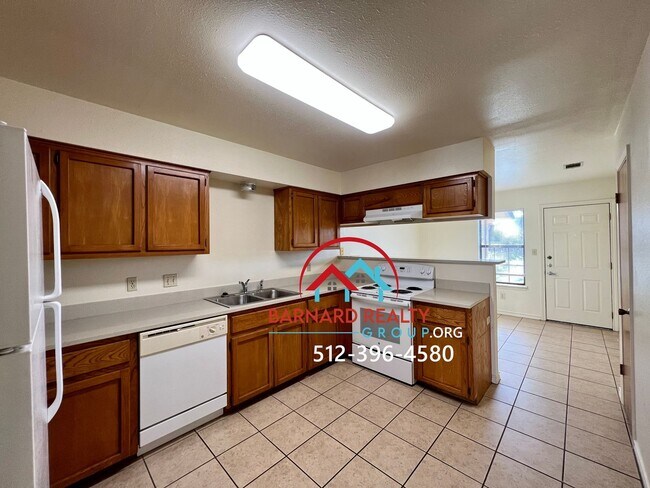 Building Photo - Available June 10: 3 Bed 2 Bath Duplex with Fenced in Yard on Bus Route