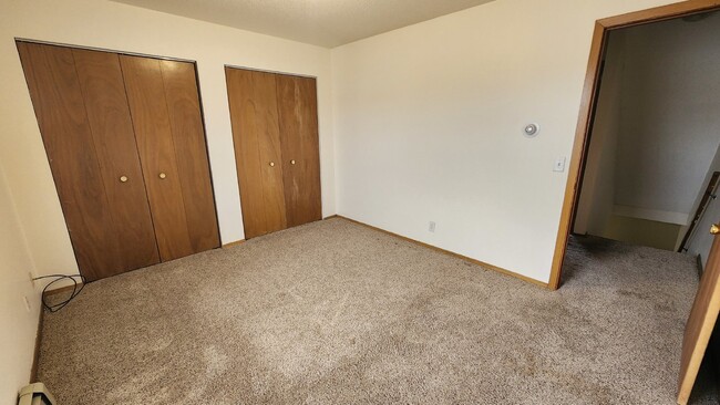 Building Photo - 2 Bedroom, 1.5 Bathroom Townhouse with Att...