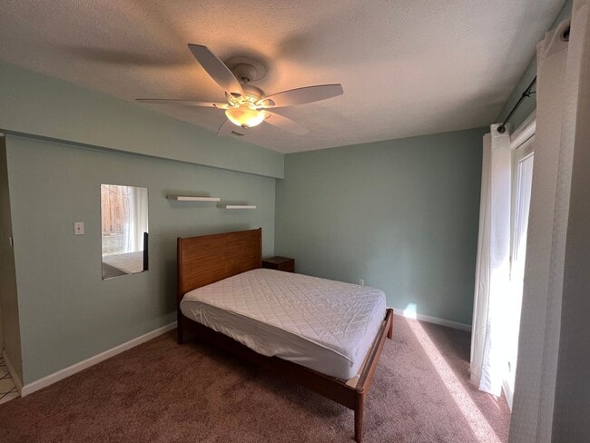 Building Photo - Beautiful Townhome in Private cul-de-sac i...