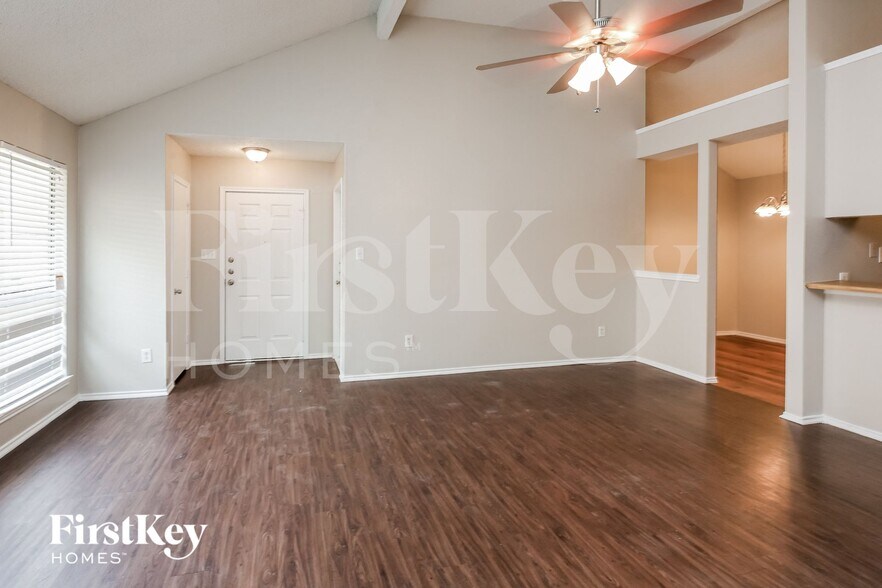 Building Photo - 2525 Butterfield Dr