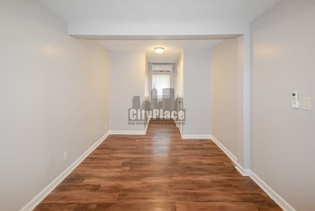 Building Photo - 6123 E 14th St