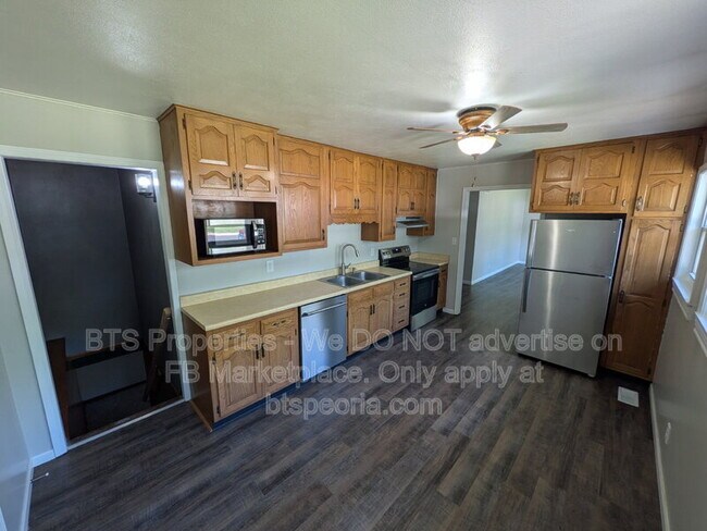 Building Photo - 306 Parkview Dr