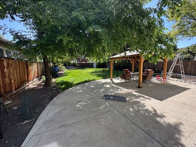 Building Photo - 1279 Hyacinth Ct