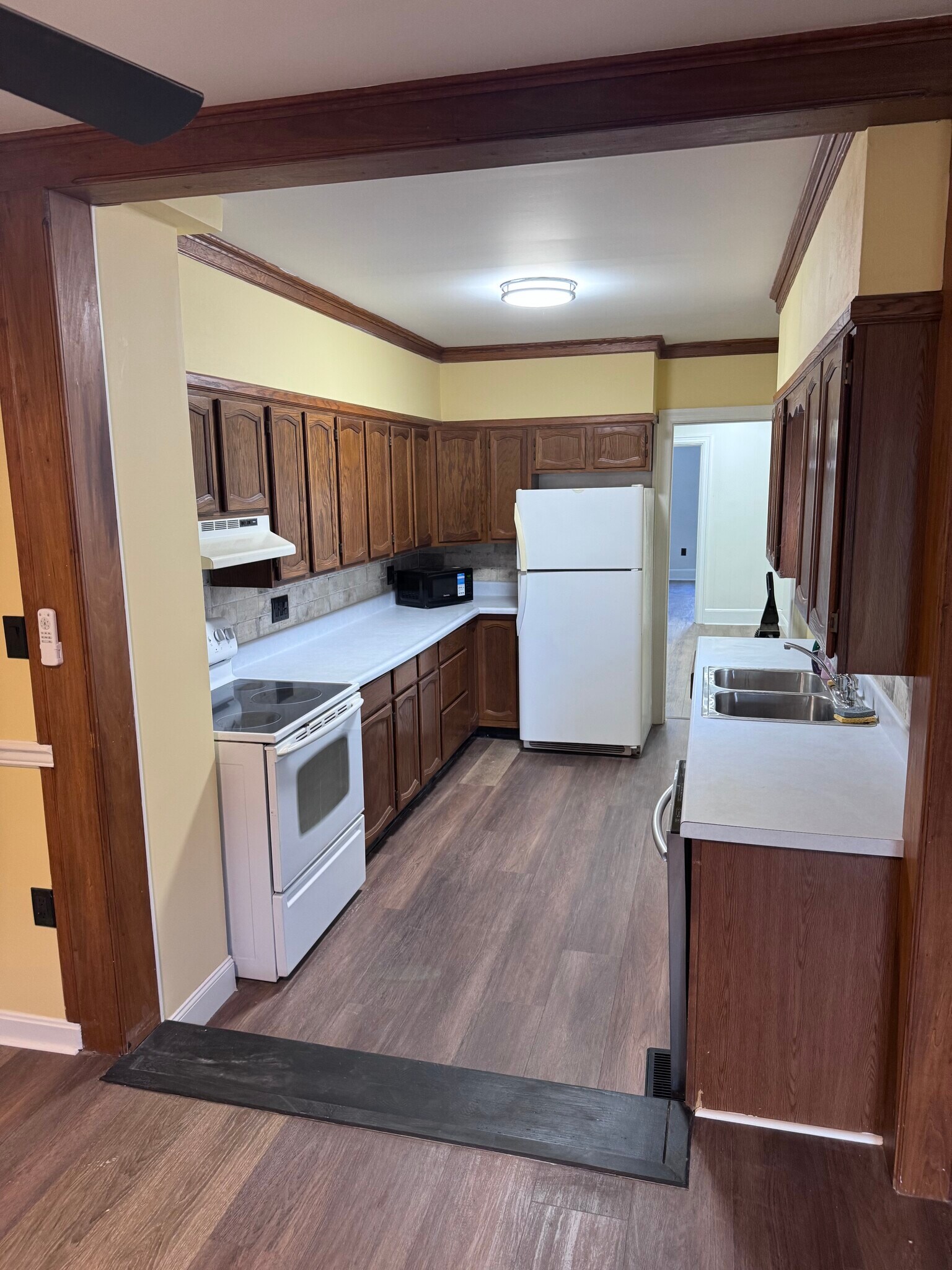 Building Photo - 110 E Locust St