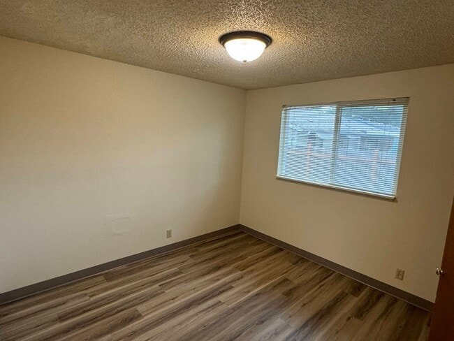 Building Photo - 2 Bedroom in Junction City