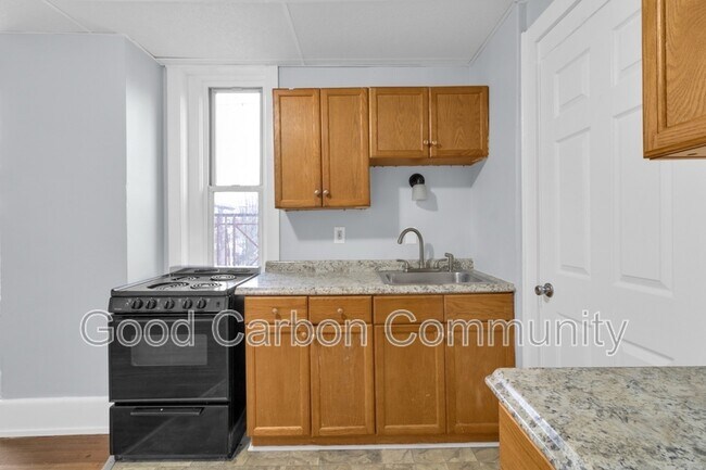 Primary Photo - 131 Allen St