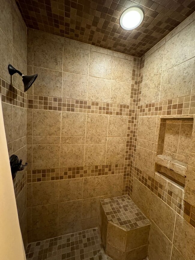 Building Photo - 3 bed 2.5 bath near Pacific Terrace
