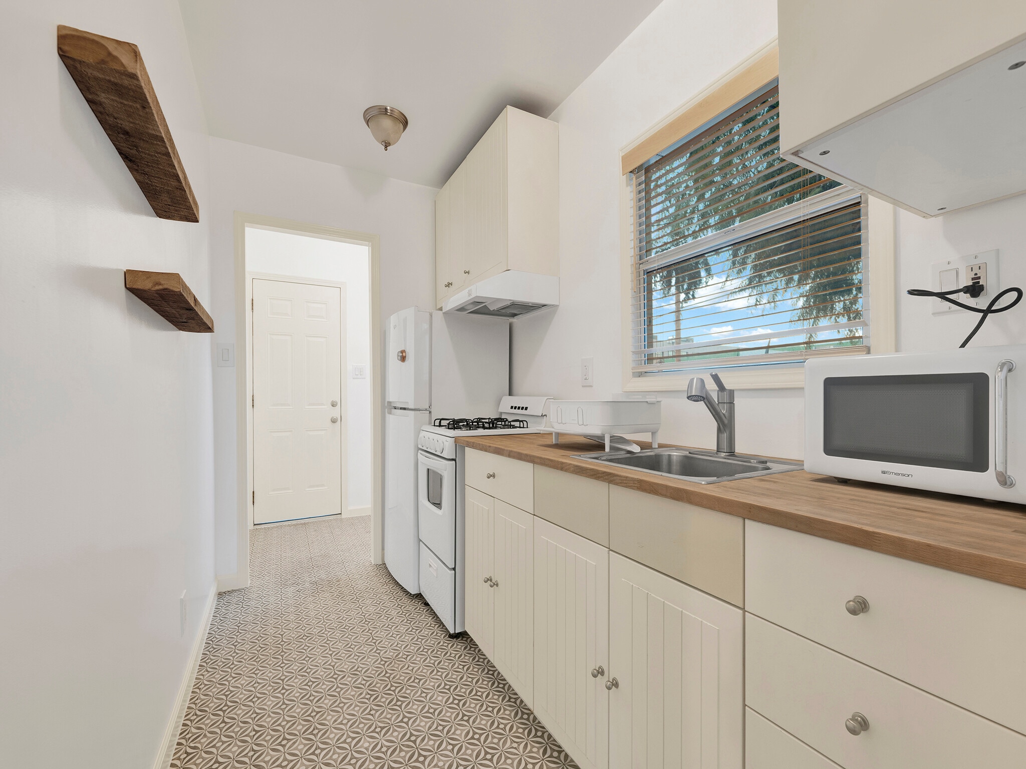 Building Photo - 2677 Rich St