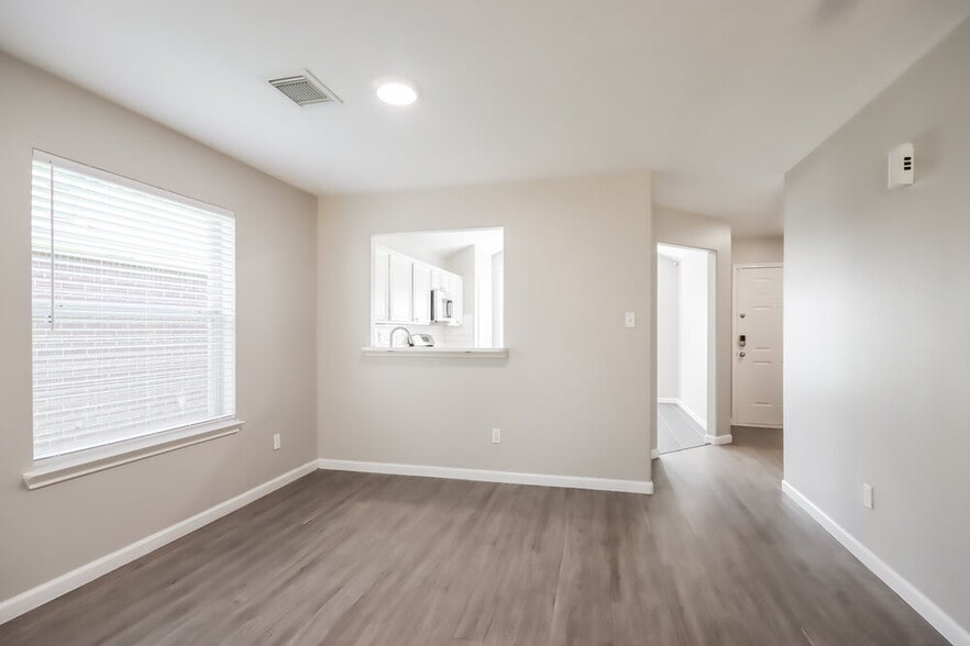 Building Photo - 1615 Trail Oaks Ct