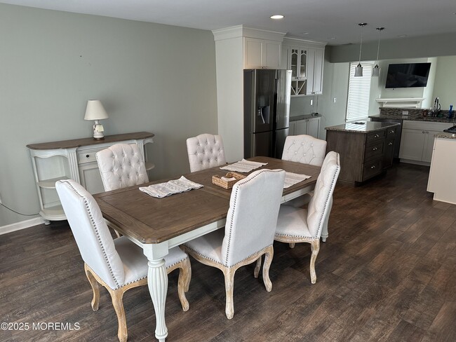 Building Photo - 988 Capstan Dr