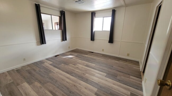 Building Photo - 912 Woodrow Way