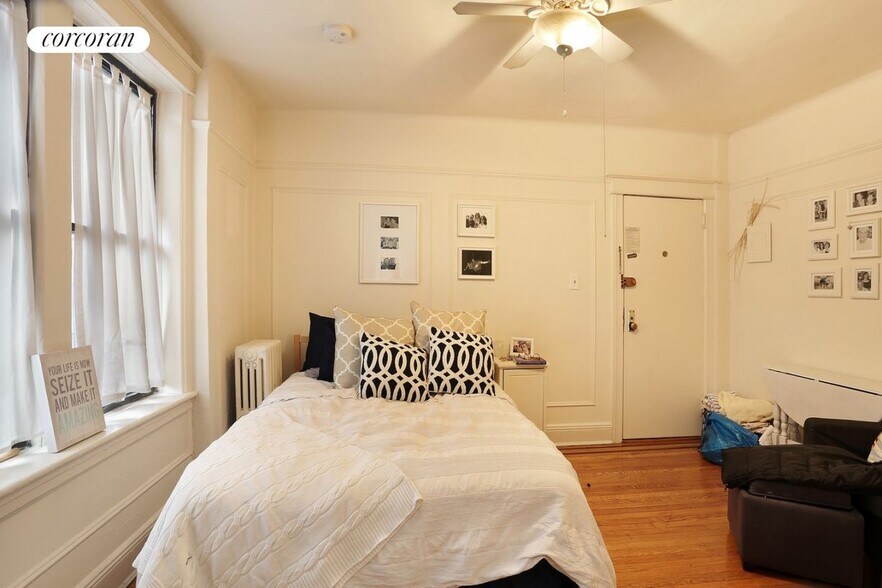 Primary Photo - 49 Willow St
