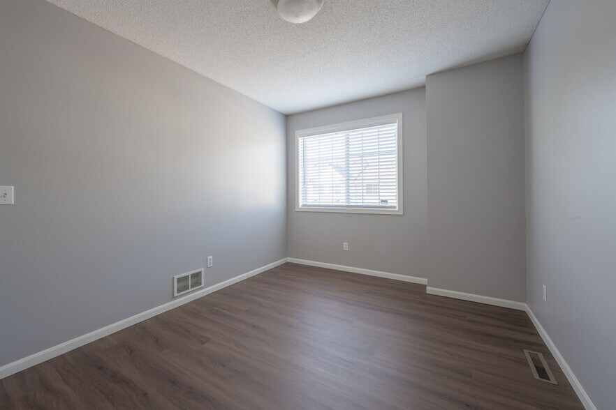 Building Photo - 7883 Autumn Ridge Avenue