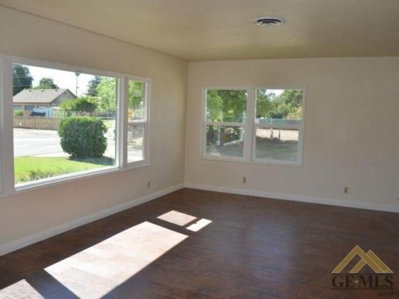 Building Photo - 6305 Almond Dr