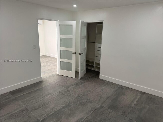 Building Photo - 731 E 19th St