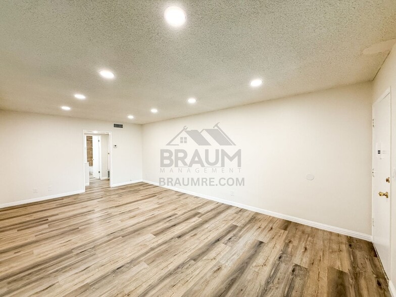 Building Photo - 6039 Whitsett Ave