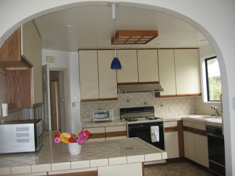 Kitchen - 409 Dellbrook Ave