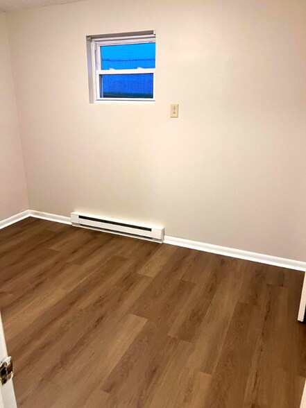 Building Photo - 861 Buchanan Trail E