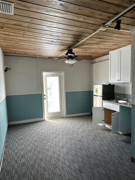 Building Photo - 979 Croton Rd