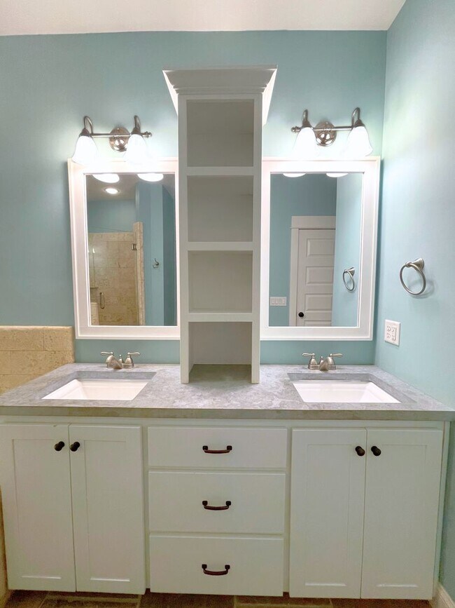 Building Photo - 3/2 updated home with amenities
