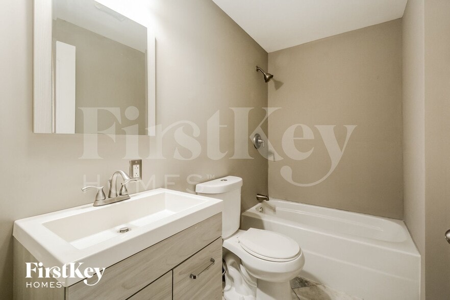 Building Photo - 1965 White Haven Dr