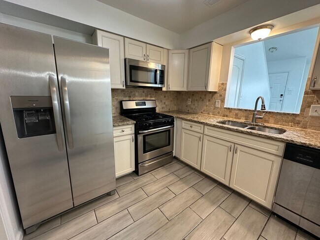 Building Photo - 61 Riverchase Dr