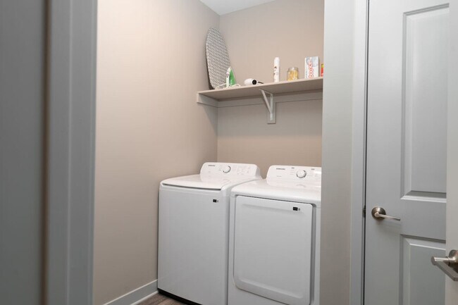 Building Photo - 5825 Sunset Wy