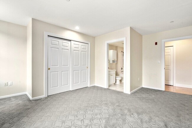 Building Photo - 73 Chelsea St