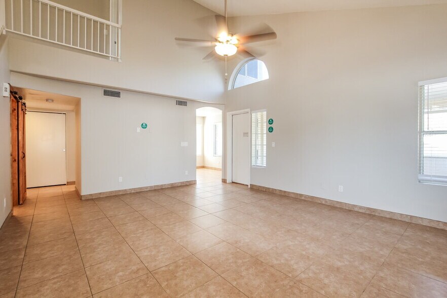 Building Photo - 536 E Marco Polo Rd