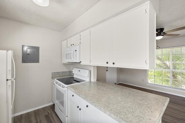 Building Photo - 8000 Cambridge Cir