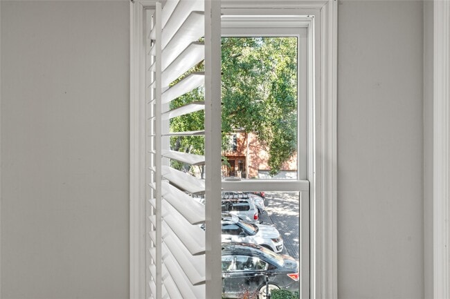 Building Photo - 6732 Vanderbilt St