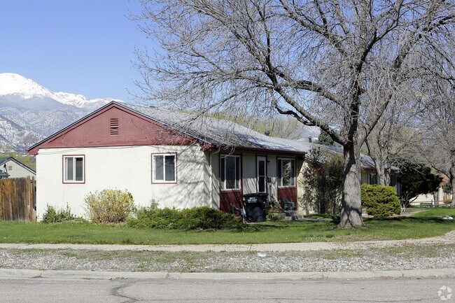 Primary Photo - 433 Glen View Ct