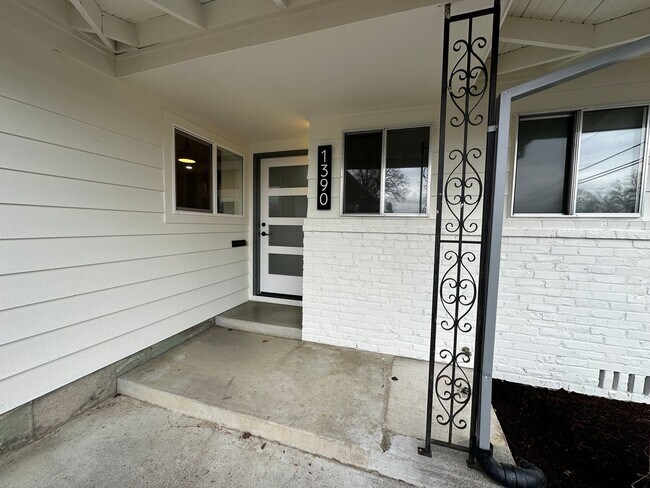 Building Photo - ½ Month Free! Beautifully Updated 3-Bedroom Ranch, Exceptional Amenities, Fenced Backyard, and 2-...