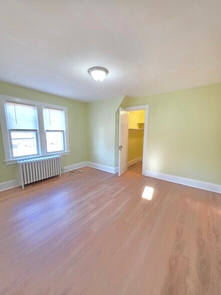 Building Photo - 1906 Burdett Ave