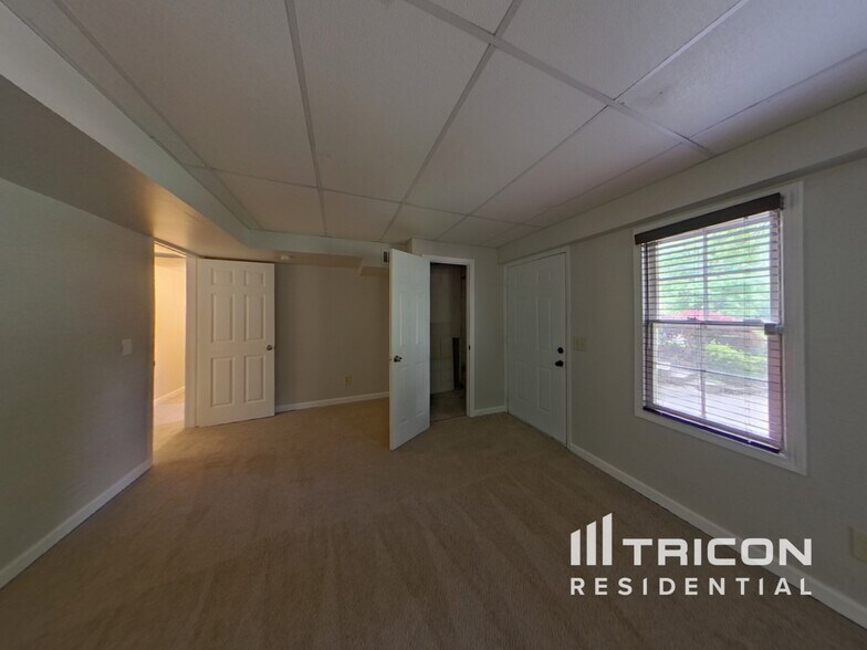 Building Photo - 4705 Lincoln Way SW