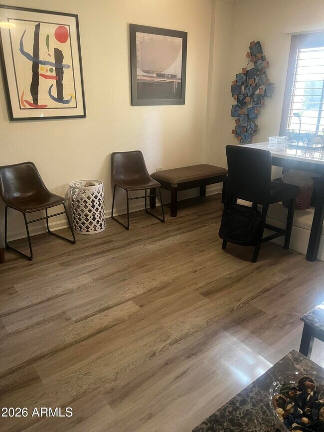 Building Photo - 10330 W Thunderbird Blvd