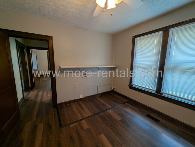Building Photo - 392 Collingwood Ave